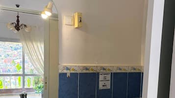 Handtücher, Seife, Toilettenpapier