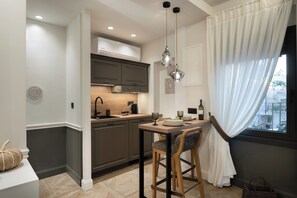Junior Suite | Dining - Kosmitis Suites Athens (Athina)