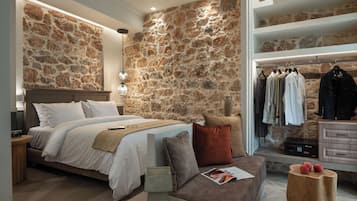 Premium Suite | In-room safe, blackout curtains, soundproofing, iron/ironing board