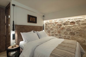 Suite Premium | Caja de seguridad en la habitación, cortinas blackout y insonorización