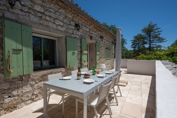 Outdoor dining - Maison Henriette - Authentique maison ardéchoise (Labeaume)