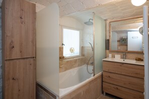 Bathroom - Maison Henriette - Authentique maison ardéchoise (Labeaume)