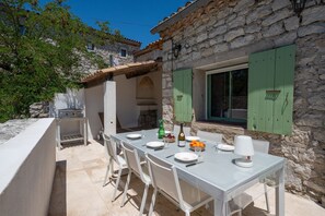 Outdoor dining - Maison Henriette - Authentique maison ardéchoise (Labeaume)
