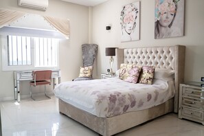 Room - Luxury 5-Bed Villa with Heated Pool, Rooftop Terrace & Sea Views (Callao Salvaje)