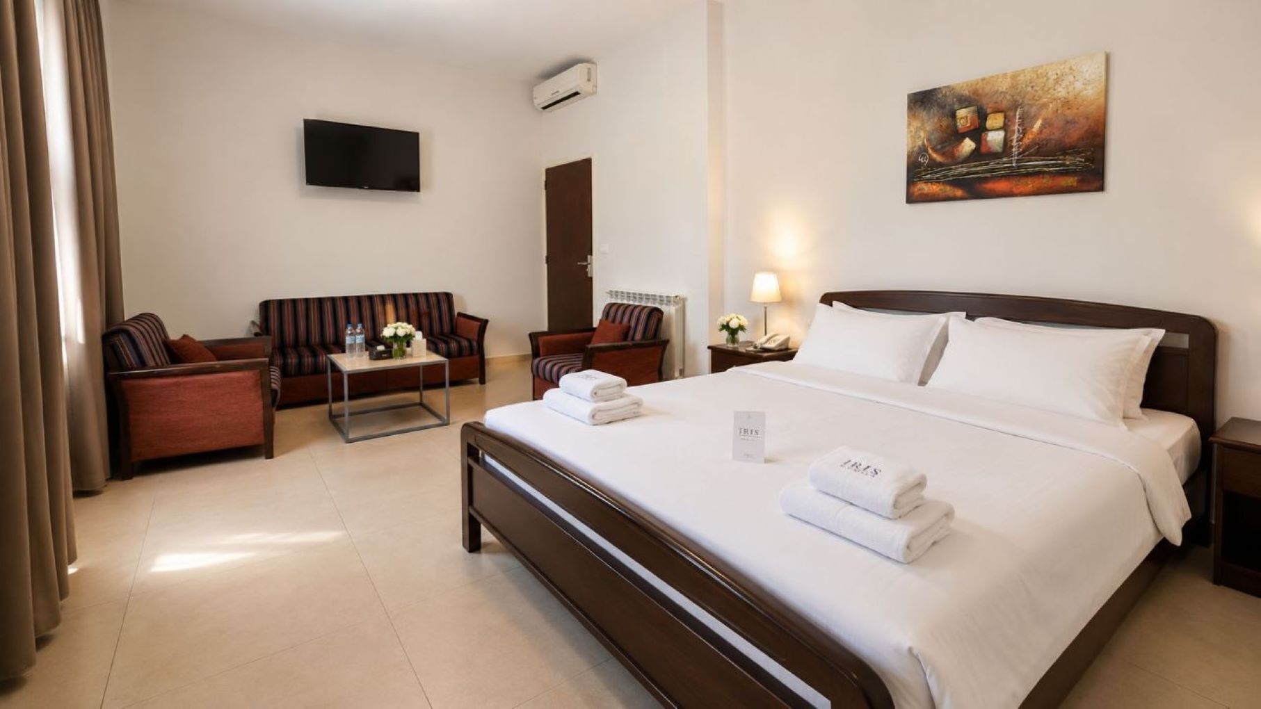 Quarto família, vista para a montanha | Frigobar, cofres nos quartos, ferros/tábuas de passar roupa