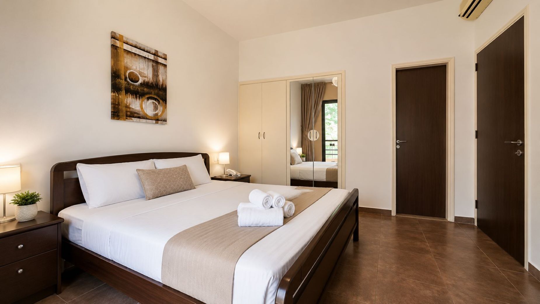 Chambre familiale, vue sur la montagne | Minibar, coffre-fort, fer et planche à repasser, accès au Wi-Fi (inclus)