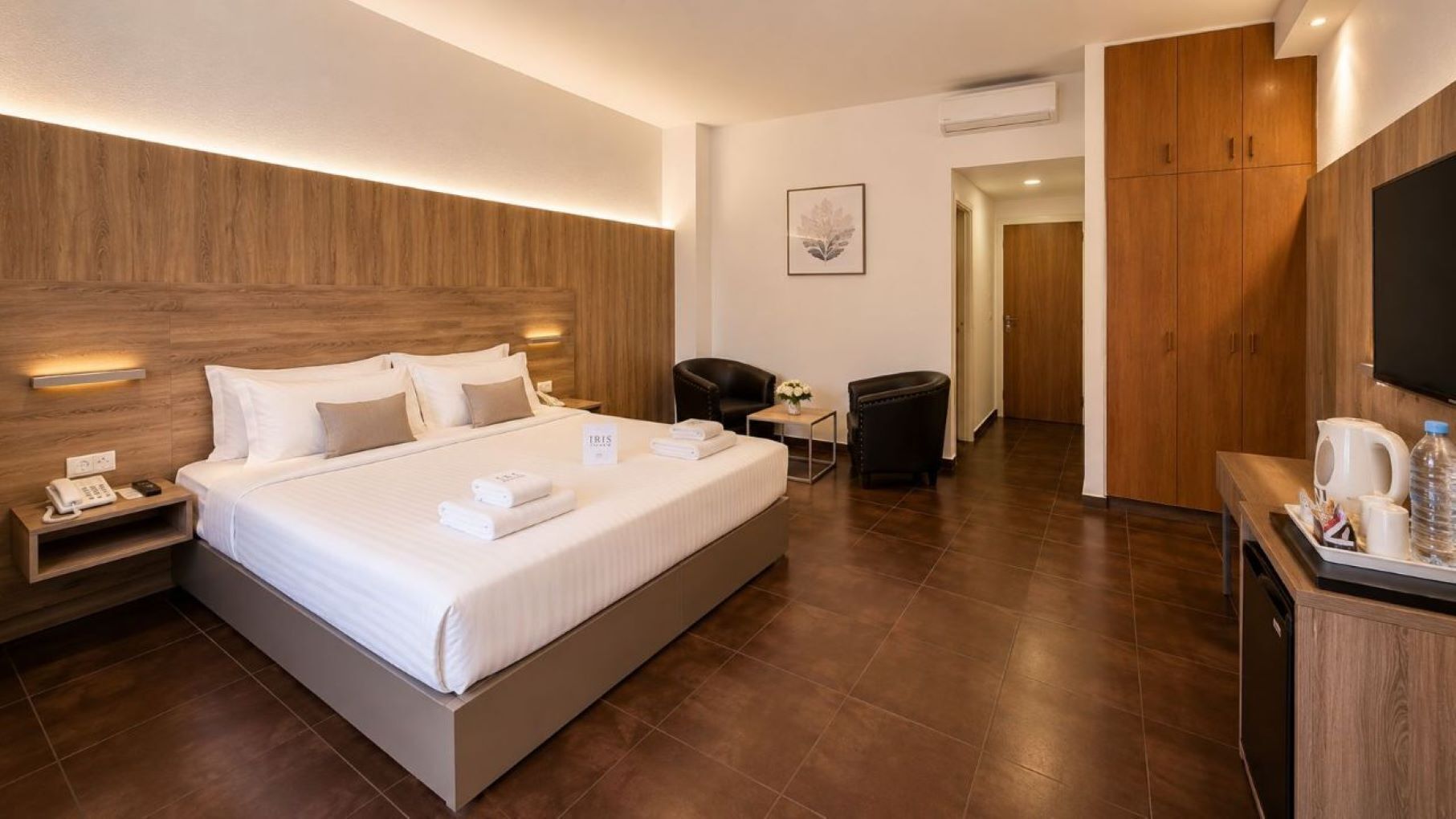 Chambre Deluxe, balcon, vue sur la ville | Minibar, coffre-fort, fer et planche à repasser, accès au Wi-Fi (inclus)