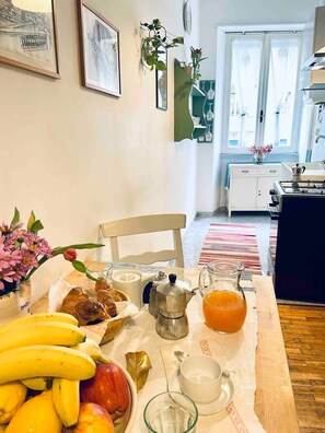 Dining - Vatican Room for 2 in Prati with Private Bathroom (Rome)