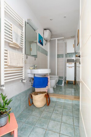 Bathroom - Vatican Room for 2 in Prati with Private Bathroom (Rome)