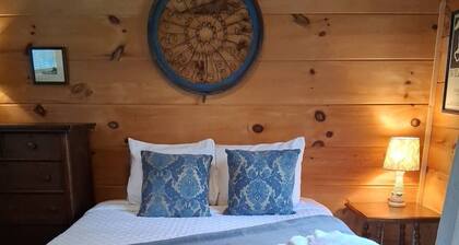 CABIN #2 Cozy 1-bedroom cabin in beautiful Tryon NC 3 miles to TIEC!