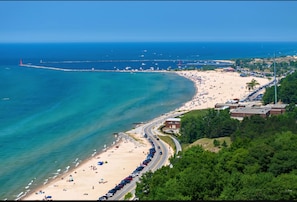 Beach -  3-Bed Yacht in Muskegon w/ Sail Kayaks \& Beach Trail/AC/Heat/wireless internet (Muskegon)