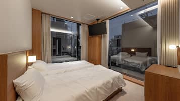 Basic Twin Room, 2 Single Beds, Air conditioning, City View | Desk, laptop workspace, free WiFi