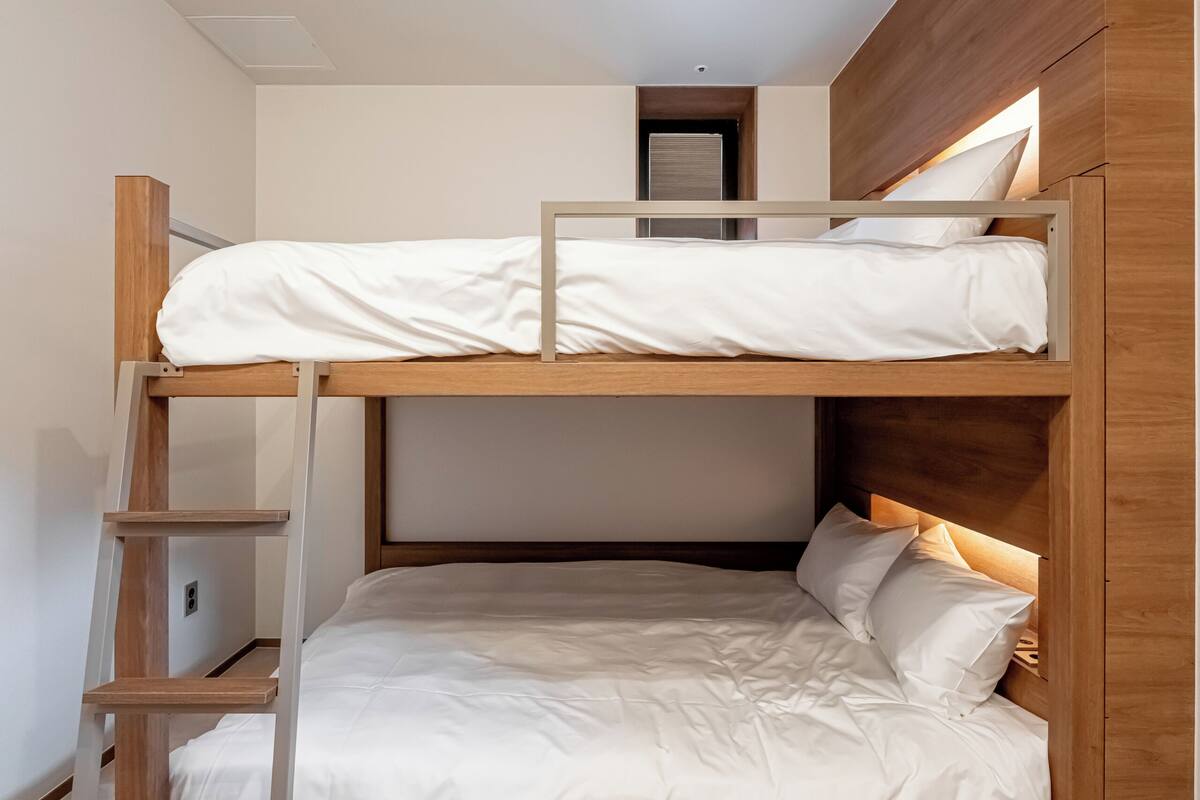 Habitación familiar con 1 cama matrimonial o 2 individuales, para no fumadores (208) | Escritorio, espacio para trabajar con laptop y wifi gratis