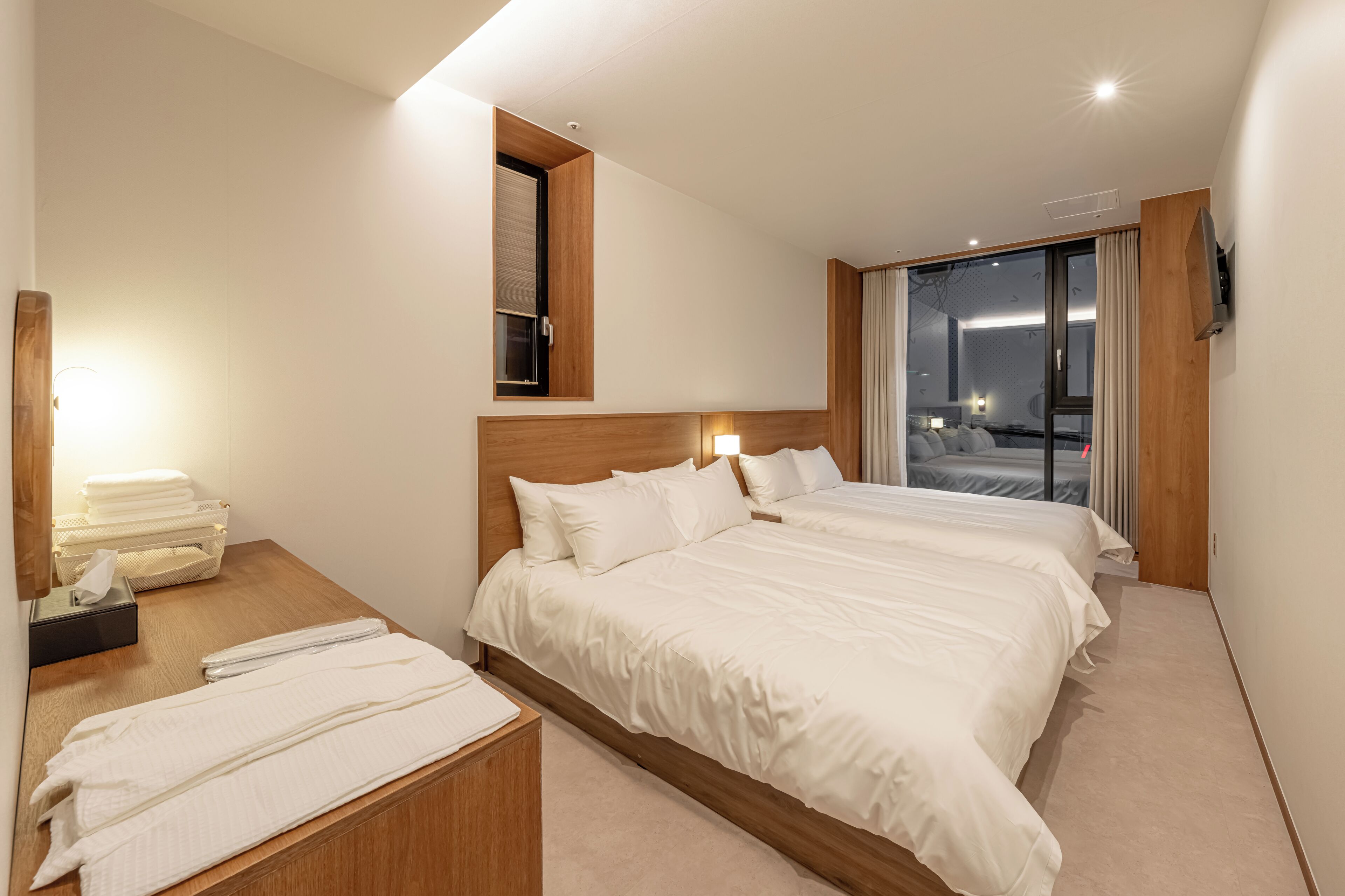 Deluxe Double or Twin Room, 2 Queen Beds, Private Bathroom, City View