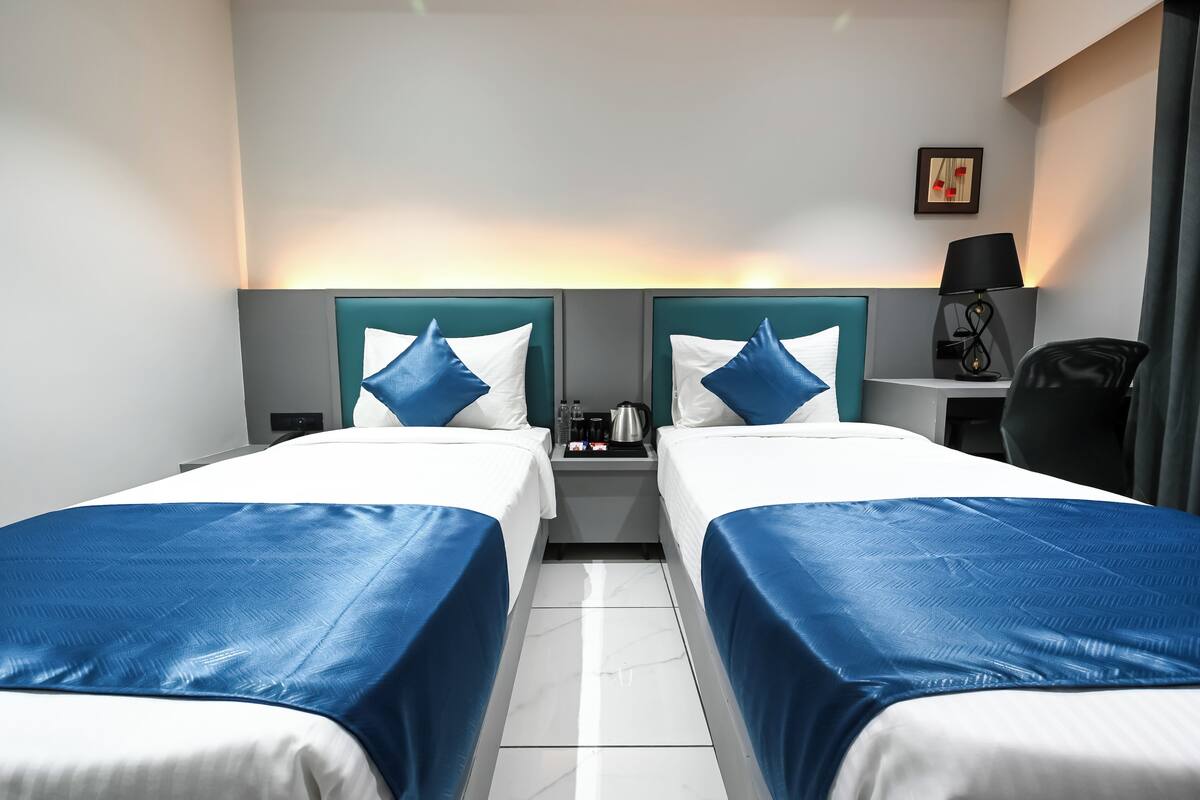 Deluxe Double or Twin Room | Desk, laptop workspace, WiFi (free)
