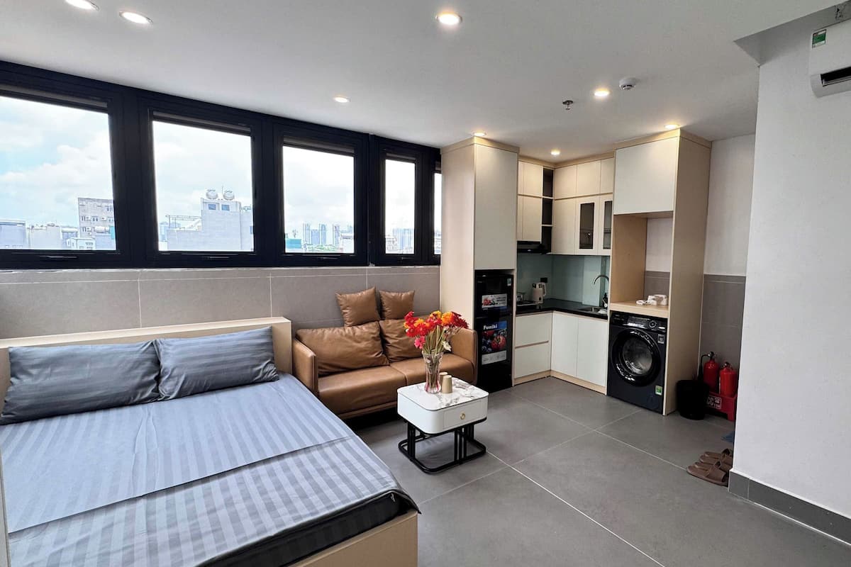 Deluxe Room, Balcony, City View | WiFi (free)
