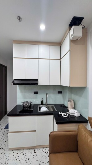 ห้องดับเบิล, ระเบียง, วิวเมือง | ครัวส่วนตัว | ตู้เย็นเล็ก, เตาประกอบอาหาร