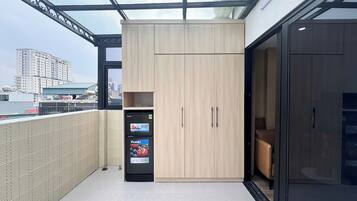 Habitación familiar, patio, vistas a la ciudad | Jardines del alojamiento