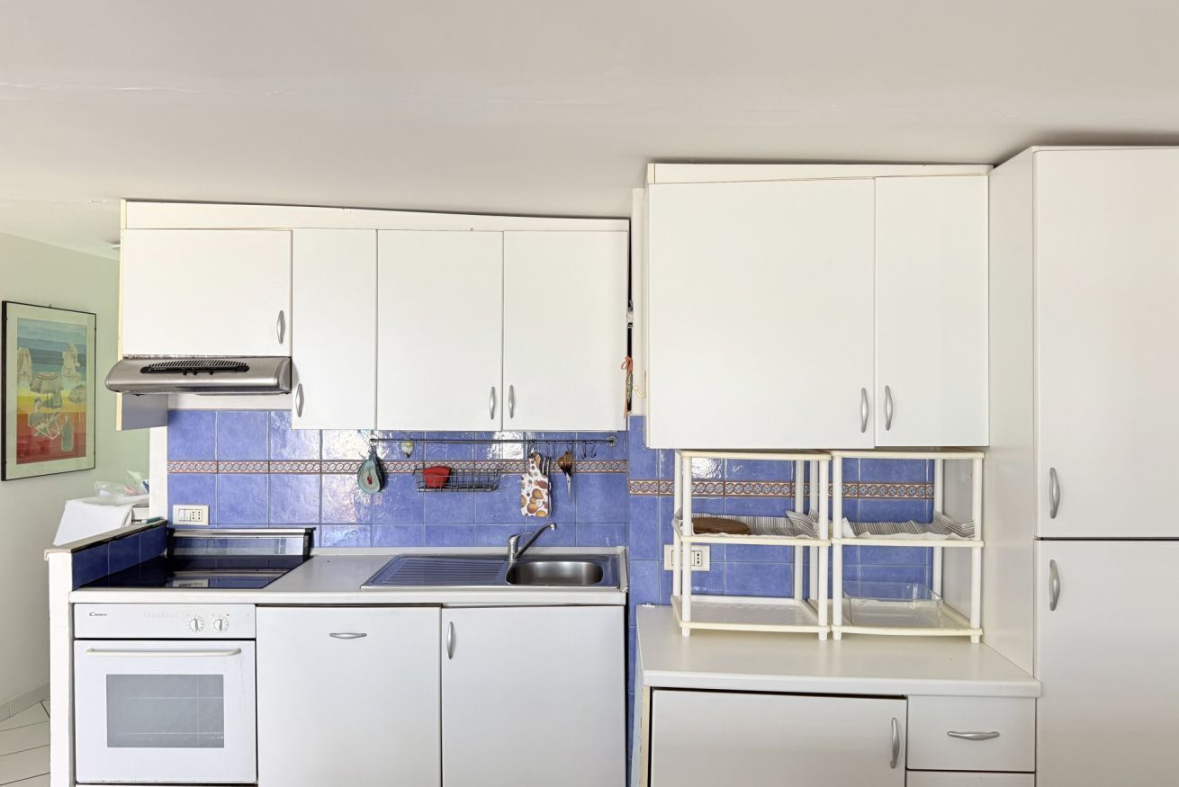 Fridge, dishwasher