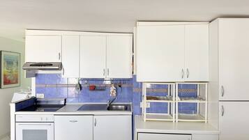 Fridge, dishwasher