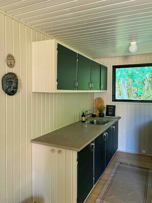 Coffee/tea maker, oven