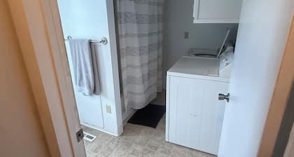 Lovely 2-bedroom house with fire pit and park access