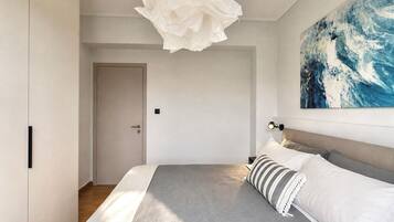 Iron/ironing board, internet, bed sheets