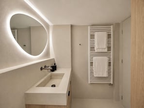 Bathroom - Nea Smyrni Signature Stay by ΜΡS (Nea Smirni)