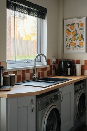 Private kitchen - Comfortable Two-Bedroom Home in St. Dials, Cwmbran (Bryn Tirion)