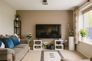 Living area - Comfortable Two-Bedroom Home in St. Dials, Cwmbran (Bryn Tirion)
