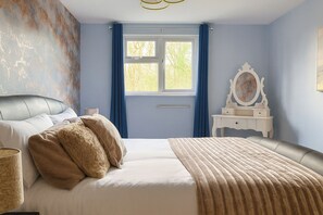 Room - Comfortable Two-Bedroom Home in St. Dials, Cwmbran (Bryn Tirion)