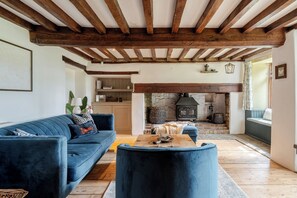 Interior - 1641 Historic Farmhouse, Sleeps 16 · Bath/Bristol (Keynsham)