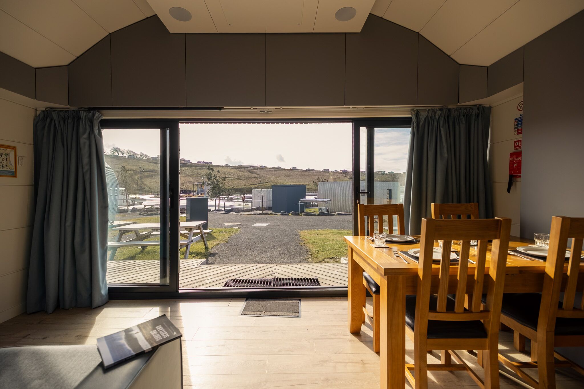 Superior Cabin, Private Bathroom | Dining
