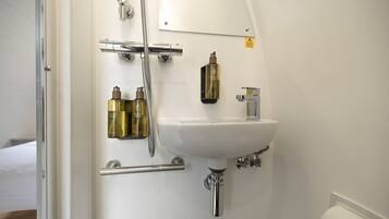 Cabin, Ensuite | Bathroom