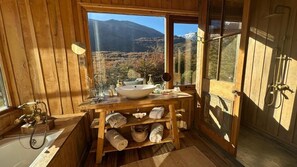 Suite, Bergblick | Badezimmer