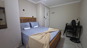 Classic-Doppelzimmer | Verdunkelungsvorhänge, Bügeleisen/Bügelbrett, kostenloses WLAN