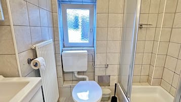 Dusj, hårføner, håndklær og såpe