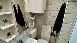 Shower - Compact Apartment on Lendplatz | Self-Check-In (Graz)