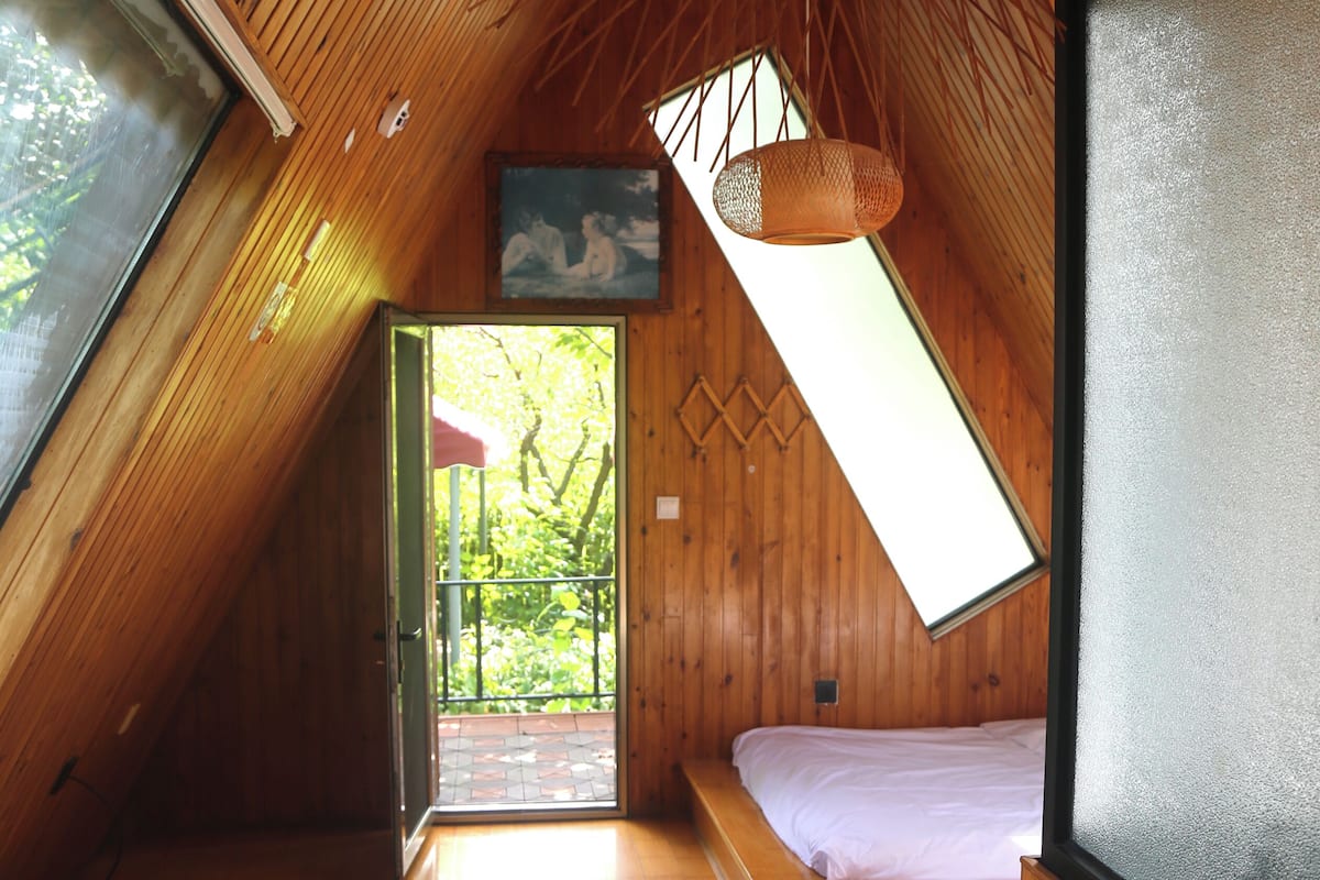 Family Studio, Courtyard View | Free WiFi