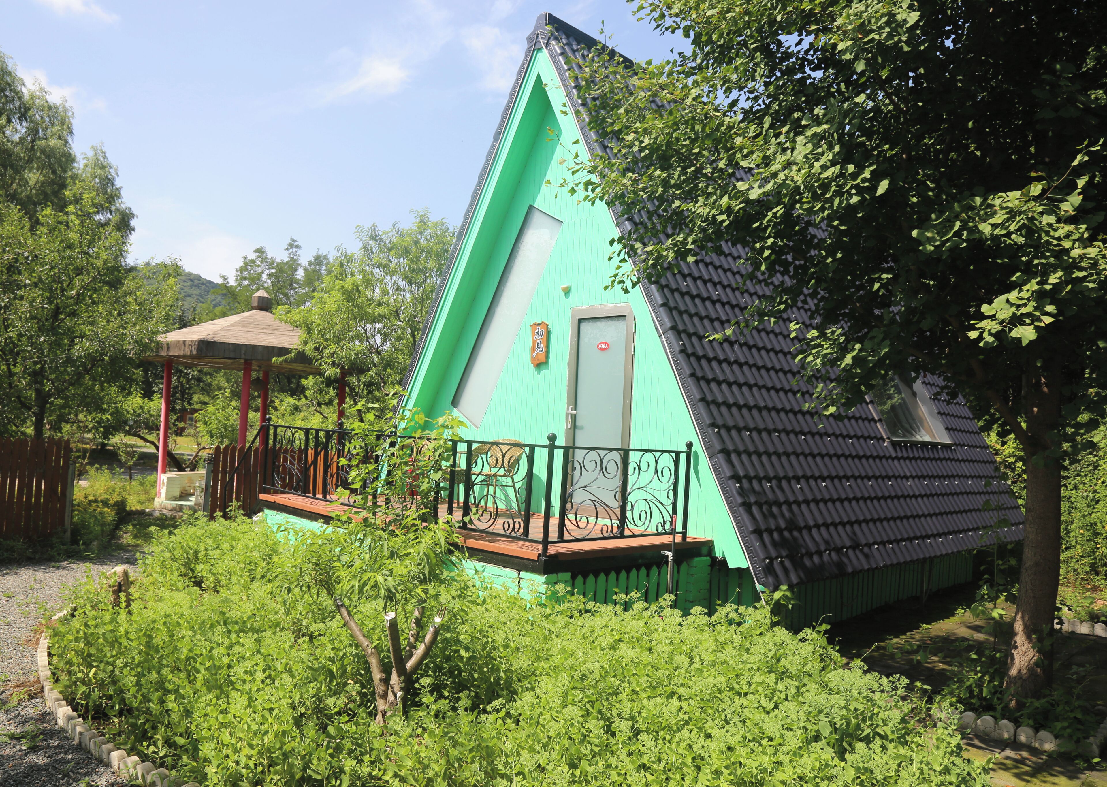 Studio Familial, vue cour intérieure | Extérieur
