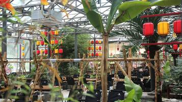 Tempat makan outdoor