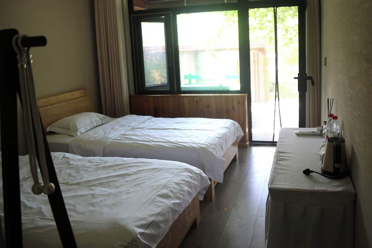WiFi (free), bed sheets