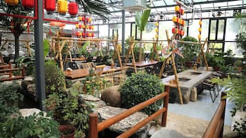 Tempat makan outdoor