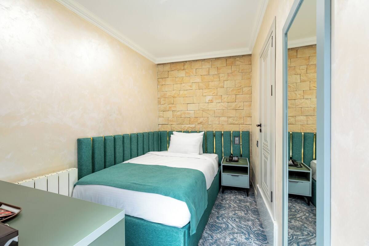 Economy Single Room, City View | Hypo-allergenic bedding available, minibar, in-room safe, desk