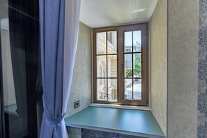 Deluxe Double or Twin Room, City View | Hypo-allergenic bedding available, minibar, in-room safe, desk - Runa Hotel Baku (Baku)