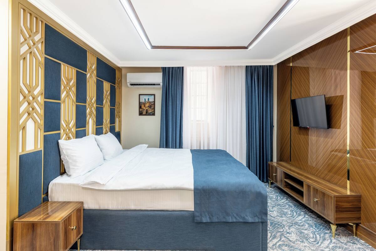 Superior Triple Room, City View | Hypo-allergenic bedding available, minibar, in-room safe, desk