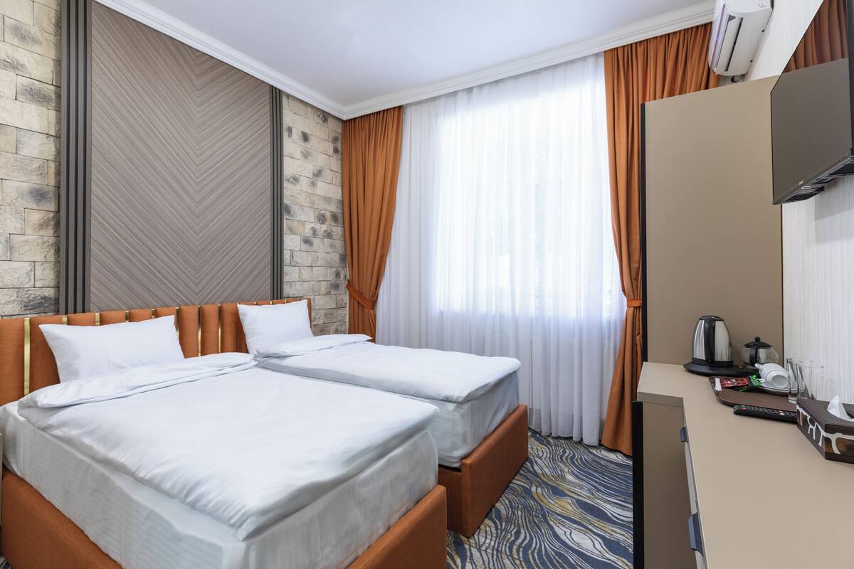 Deluxe Double or Twin Room, City View | Hypo-allergenic bedding available, minibar, in-room safe, desk