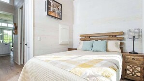 Tabla de planchar con plancha, wifi y ropa de cama 