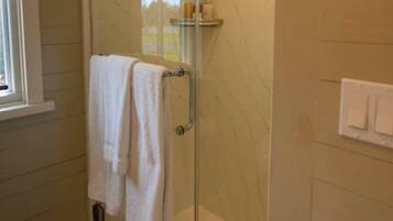 Dusche, Haartrockner, Shampoo