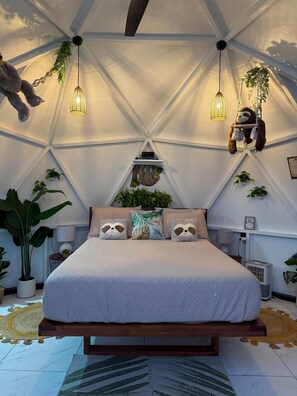 Room - Zoe Dome • Luxury Mountain Glamping with Views & Movie Nights (Alto San Juan)